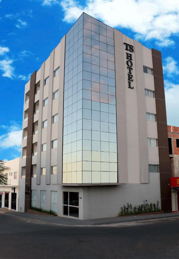 Ts Hotel Porteirinha Bagian luar foto